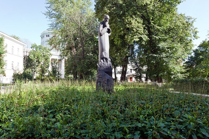Monumenti e cerchi nel grano per ricordare Dostoevskij