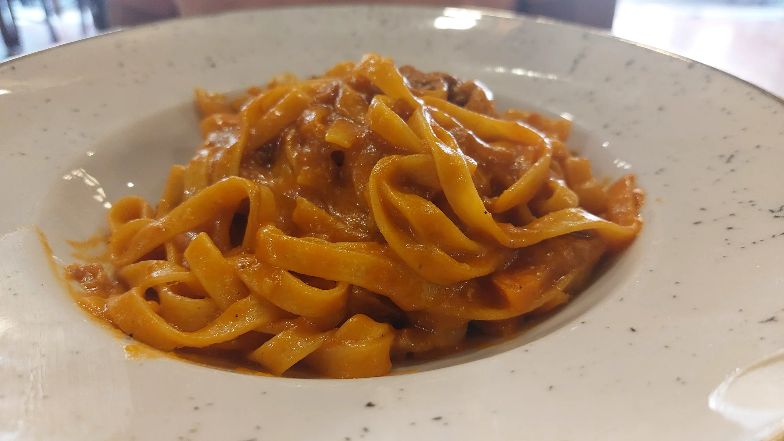 Pasta al sugo di coda alla vaccinara